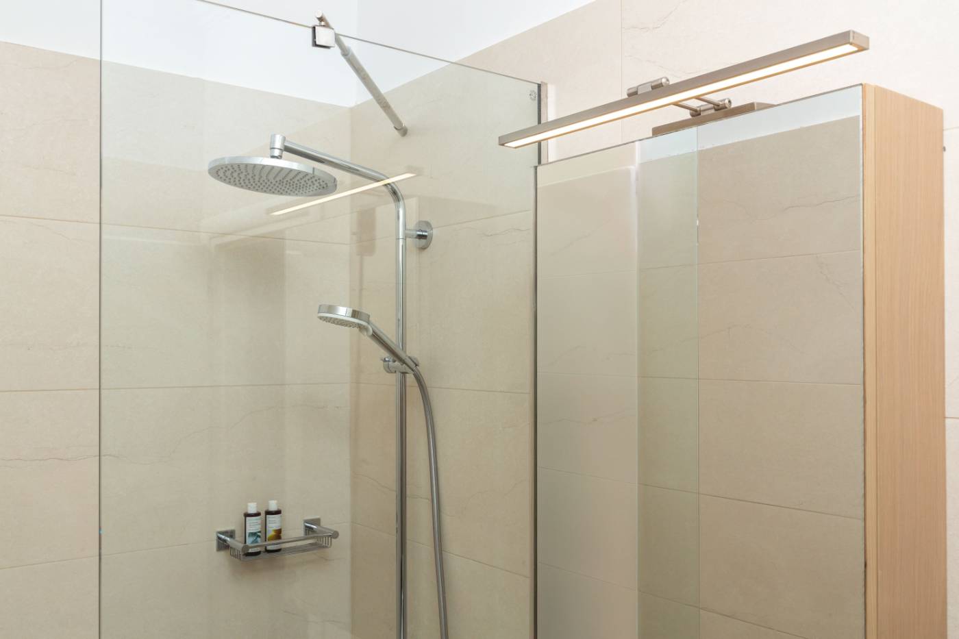 Venti di Paxos II — shower room
